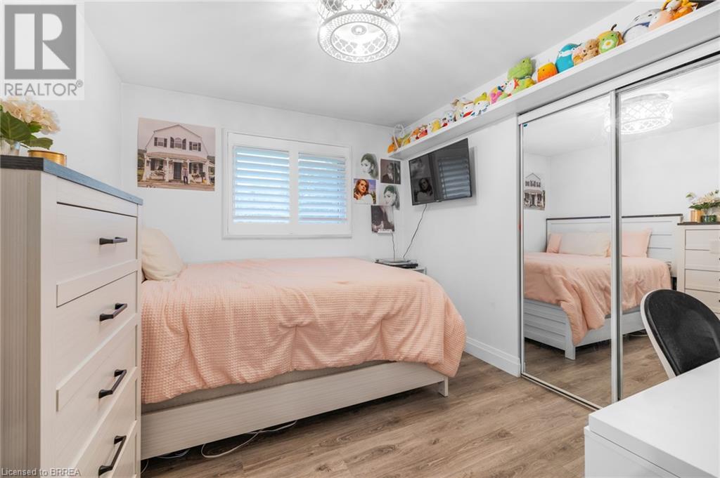 Photo 10 of 403 Oakhill Drive, Brantford ON