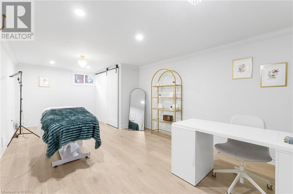 Photo 13 of 403 Oakhill Drive, Brantford ON