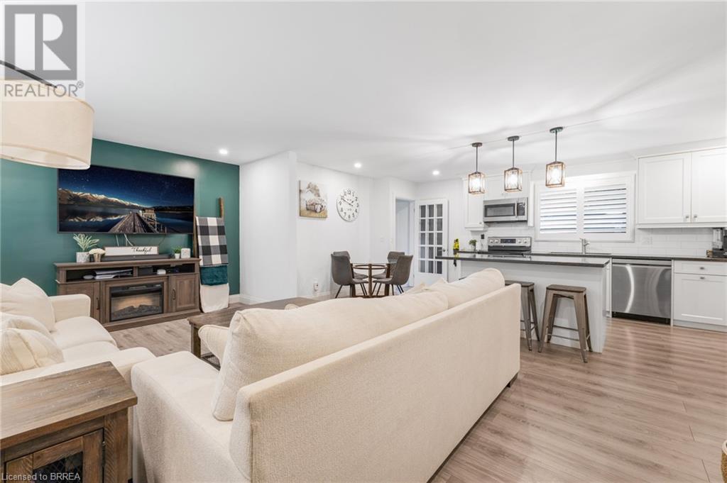 Photo 3 of 403 Oakhill Drive, Brantford ON