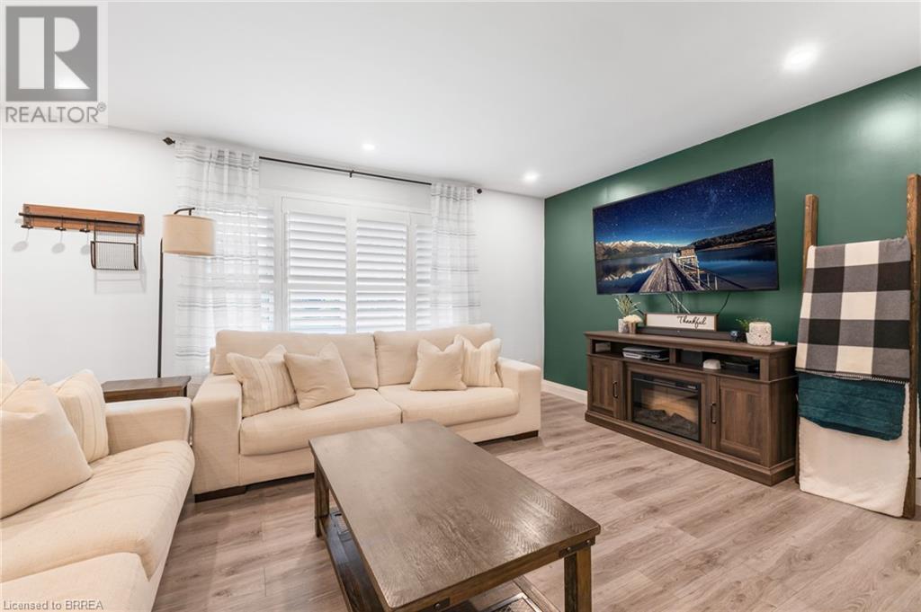 Photo 4 of 403 Oakhill Drive, Brantford ON