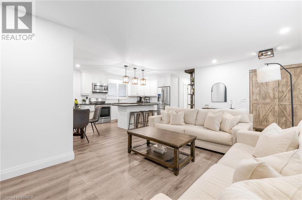 Photo 5 of 403 Oakhill Drive, Brantford ON