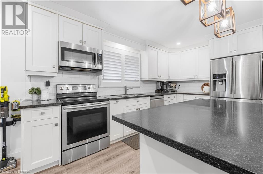 Photo 7 of 403 Oakhill Drive, Brantford ON