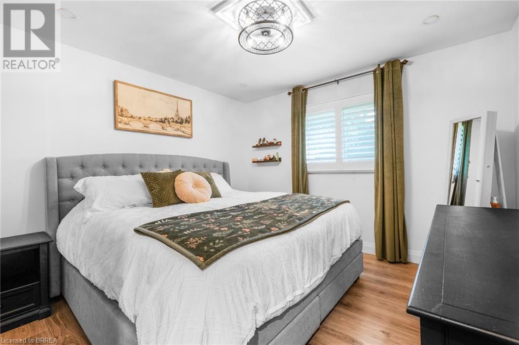 Photo 8 of 403 Oakhill Drive, Brantford ON