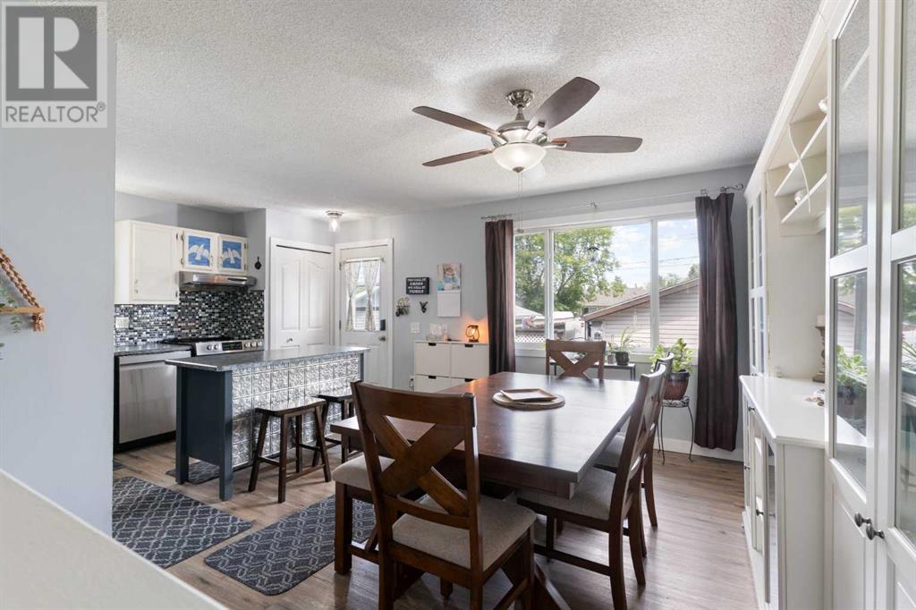 Single Family House Bi-level for Sale in  Dover Meadow Close SE Dover Calgary 