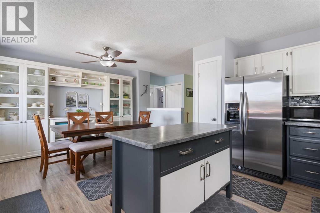 Single Family House Bi-level for Sale in  Dover Meadow Close SE Dover Calgary 