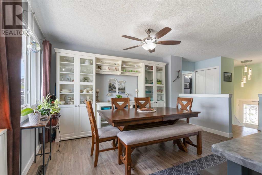 Single Family House Bi-level for Sale in  Dover Meadow Close SE Dover Calgary 