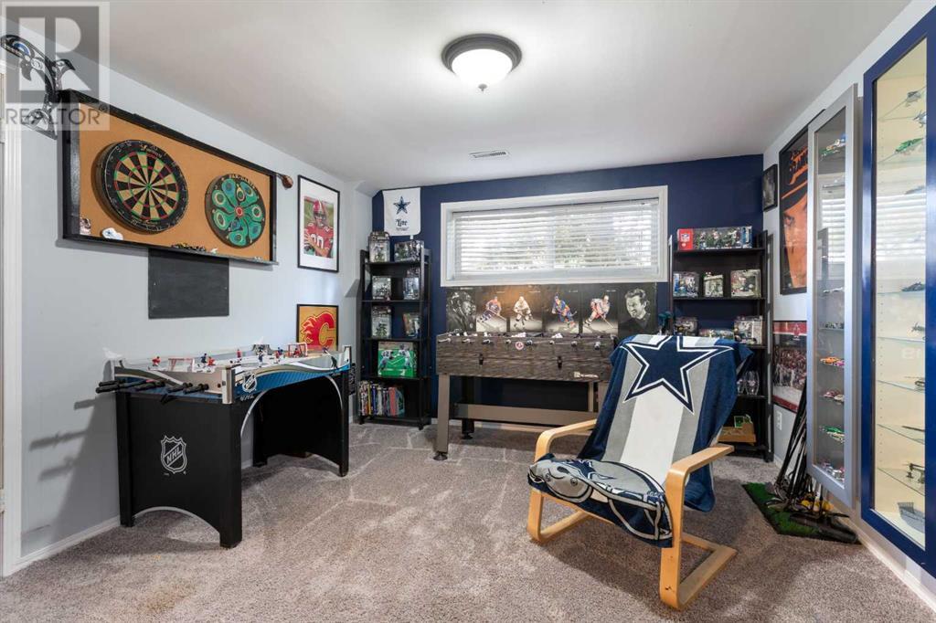 Single Family House Bi-level for Sale in  Dover Meadow Close SE Dover Calgary 