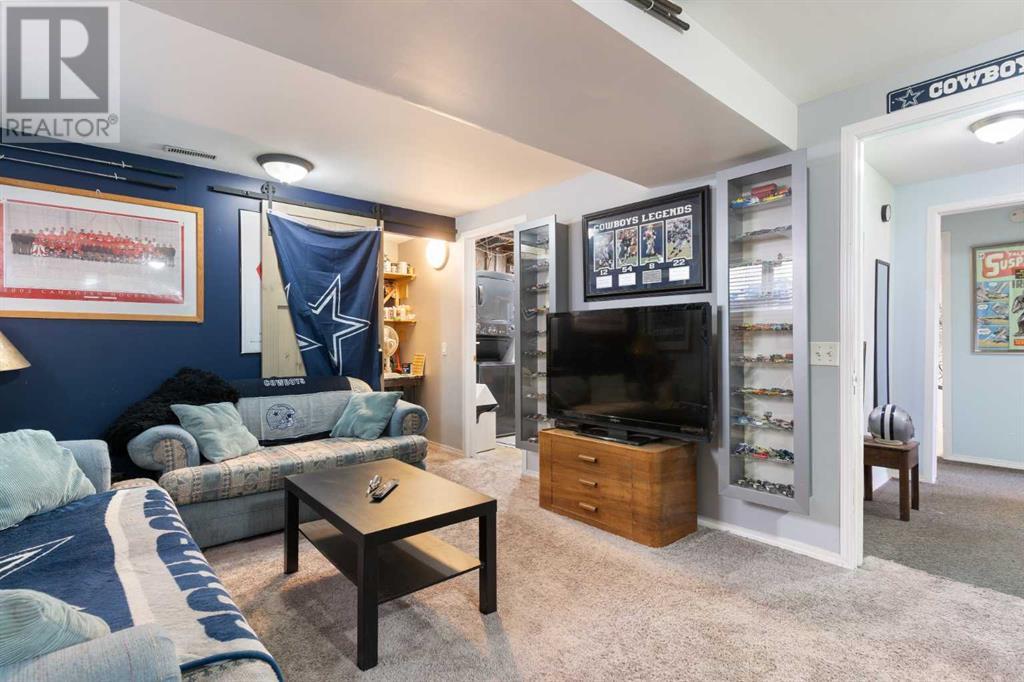 Single Family House Bi-level for Sale in  Dover Meadow Close SE Dover Calgary 