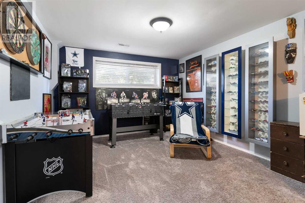 Single Family House Bi-level for Sale in  Dover Meadow Close SE Dover Calgary 