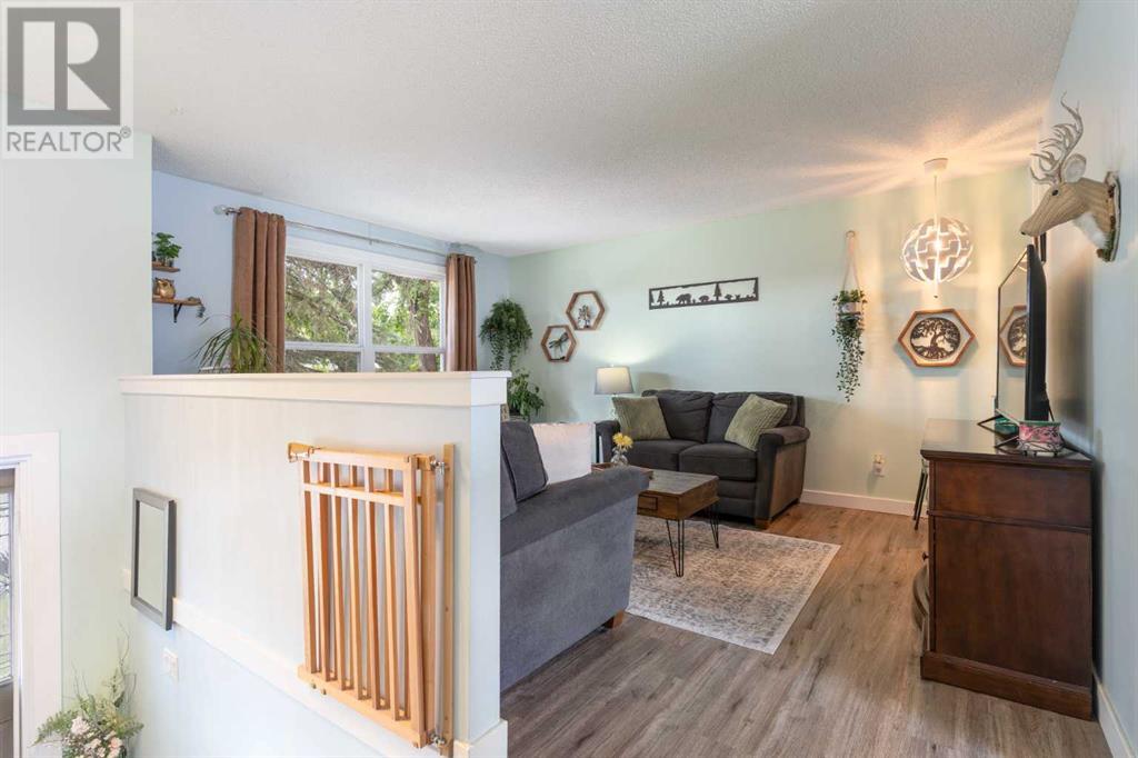 Single Family House Bi-level for Sale in  Dover Meadow Close SE Dover Calgary 