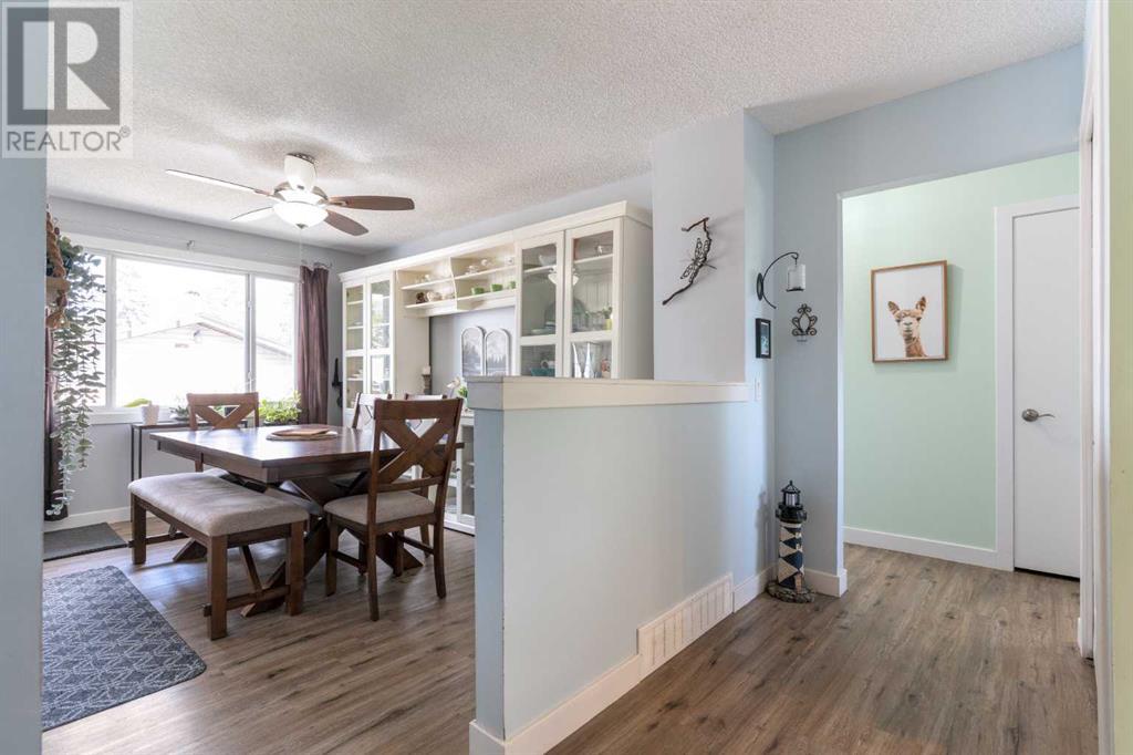 Single Family House Bi-level for Sale in  Dover Meadow Close SE Dover Calgary 