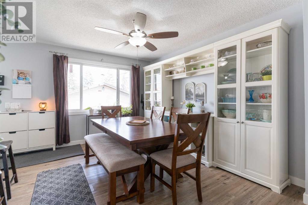 Single Family House Bi-level for Sale in  Dover Meadow Close SE Dover Calgary 