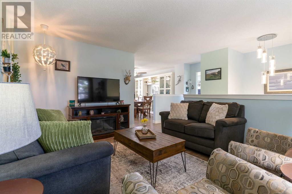 Single Family House Bi-level for Sale in  Dover Meadow Close SE Dover Calgary 