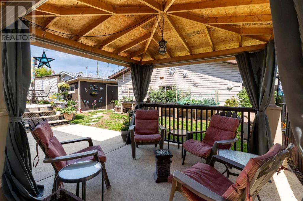 Single Family House Bi-level for Sale in  Dover Meadow Close SE Dover Calgary 