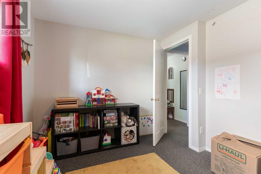 Single Family House Bi-level for Sale in  Dover Meadow Close SE Dover Calgary 