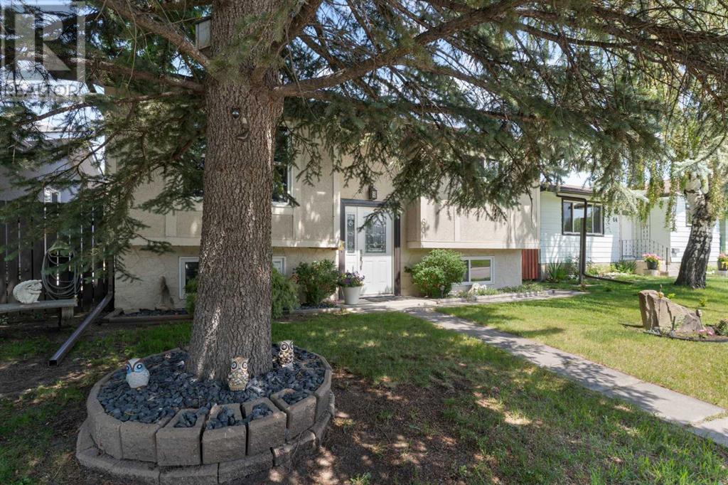 Single Family House Bi-level for Sale in  Dover Meadow Close SE Dover Calgary 