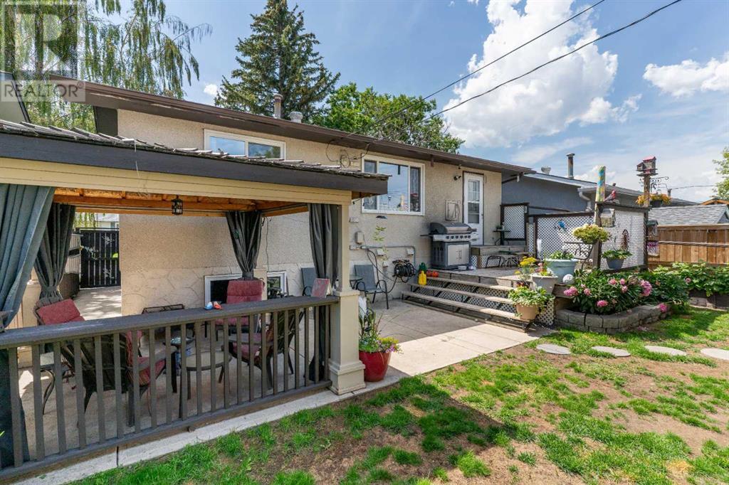 Single Family House Bi-level for Sale in  Dover Meadow Close SE Dover Calgary 