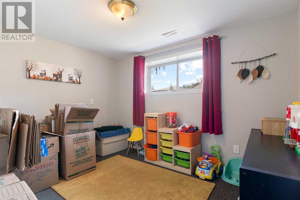 Single Family House Bi-level for Sale in  Dover Meadow Close SE Dover Calgary 