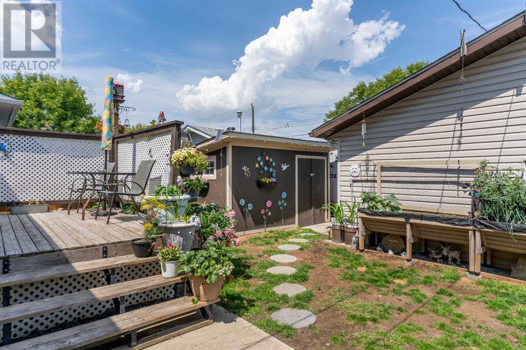 Single Family House Bi-level for Sale in  Dover Meadow Close SE Dover Calgary 