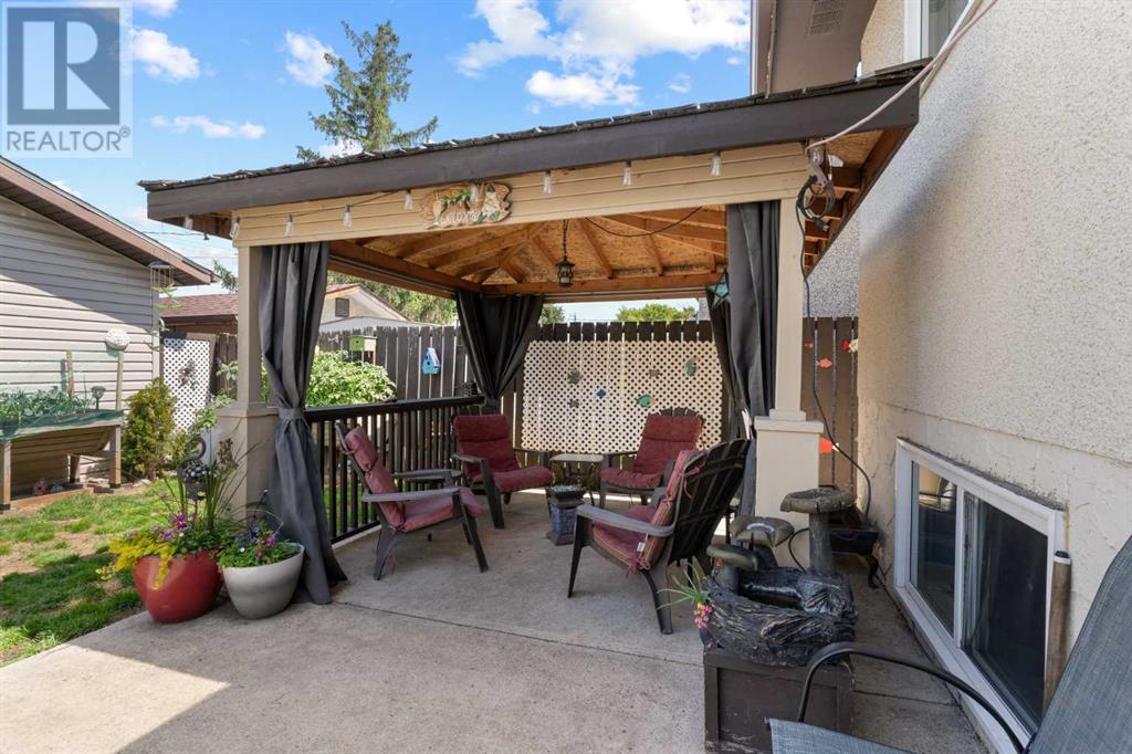 Single Family House Bi-level for Sale in  Dover Meadow Close SE Dover Calgary 