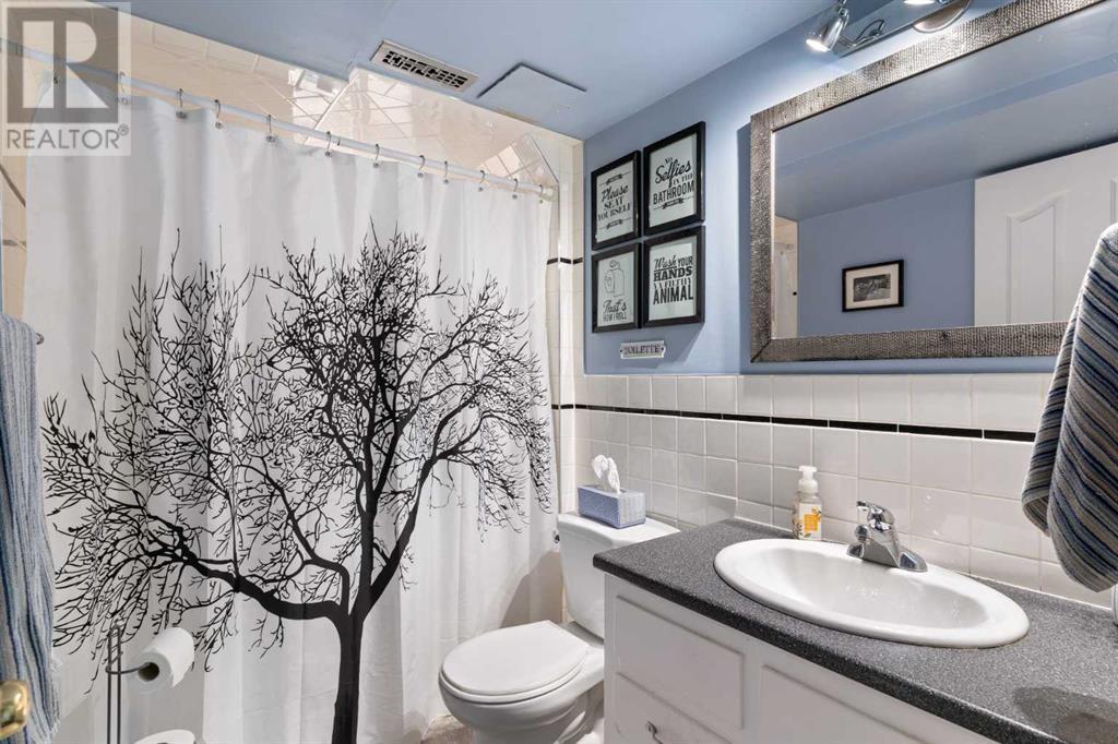 Single Family House Bi-level for Sale in  Dover Meadow Close SE Dover Calgary 