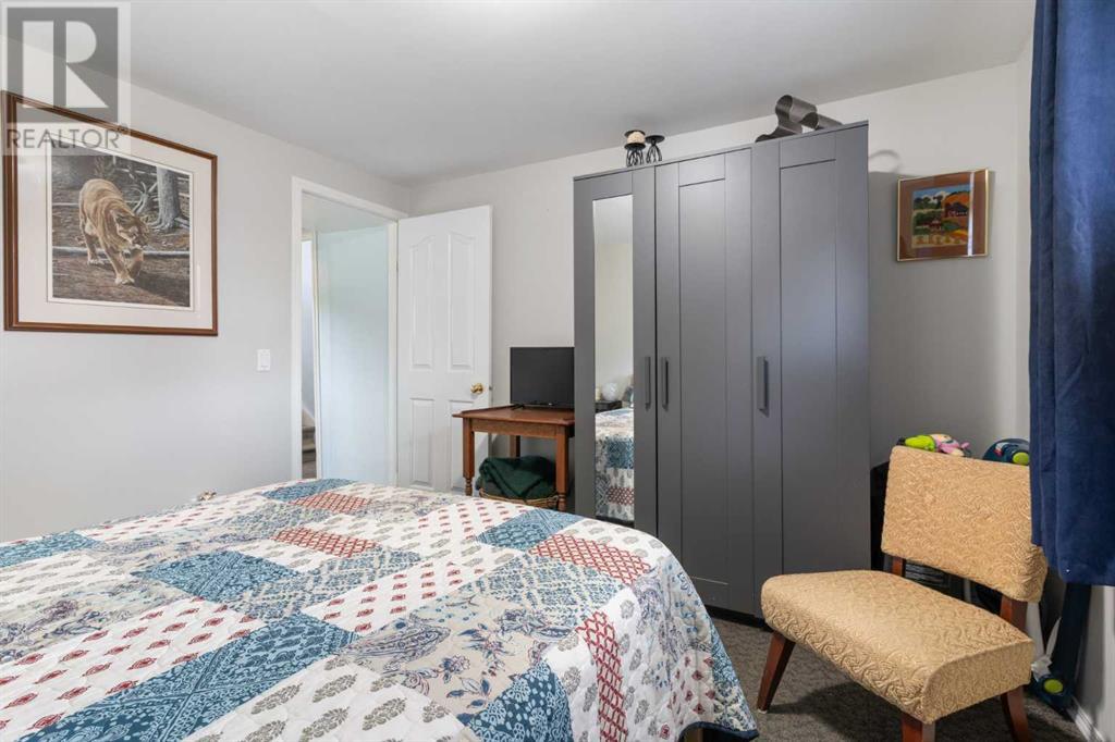 Single Family House Bi-level for Sale in  Dover Meadow Close SE Dover Calgary 