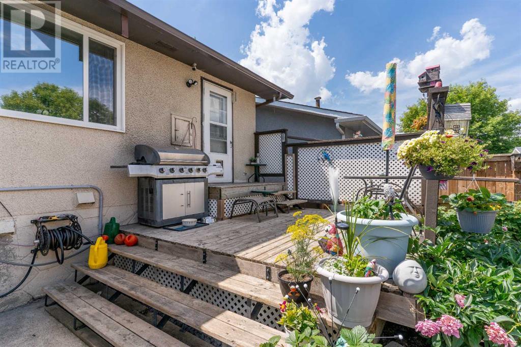 Single Family House Bi-level for Sale in  Dover Meadow Close SE Dover Calgary 