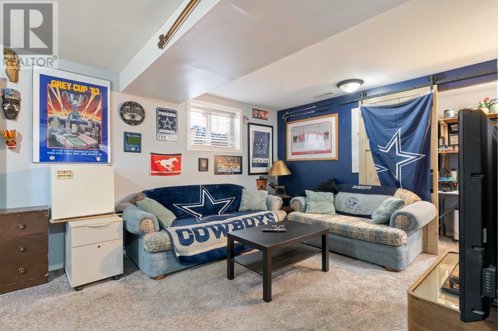 Single Family House Bi-level for Sale in  Dover Meadow Close SE Dover Calgary 
