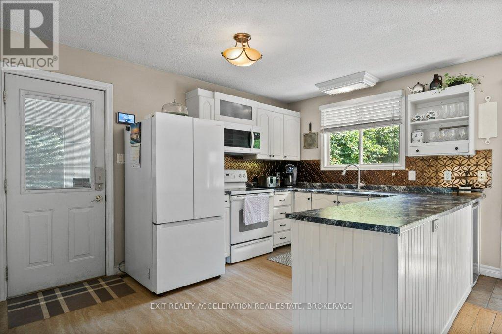 Photo 10 of 35 Riverview Drive, Greater Napanee ON