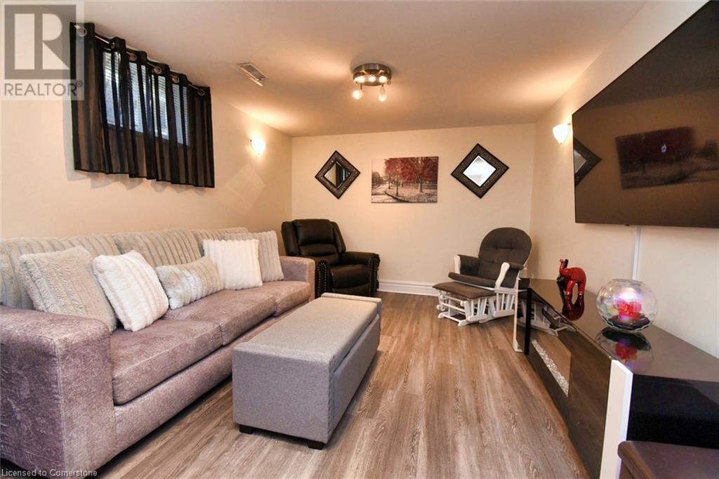 Photo 29 of 59 Yorkdale Crescent, Hamilton ON
