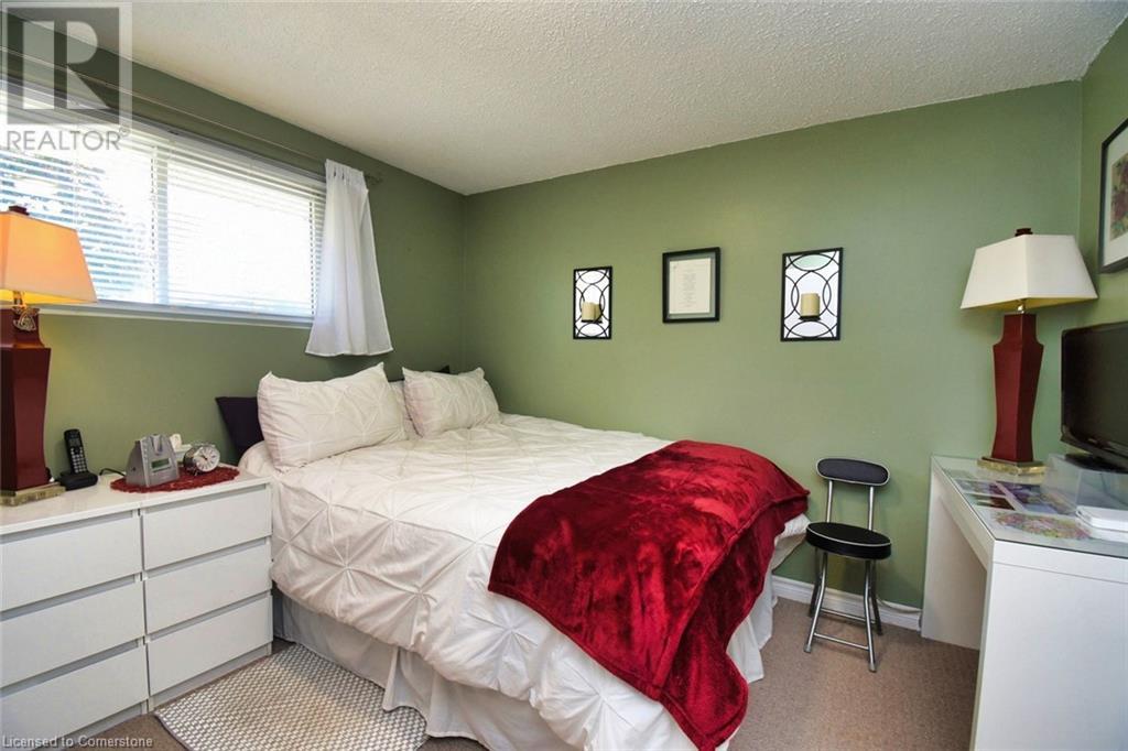 Photo 36 of 59 Yorkdale Crescent, Hamilton ON