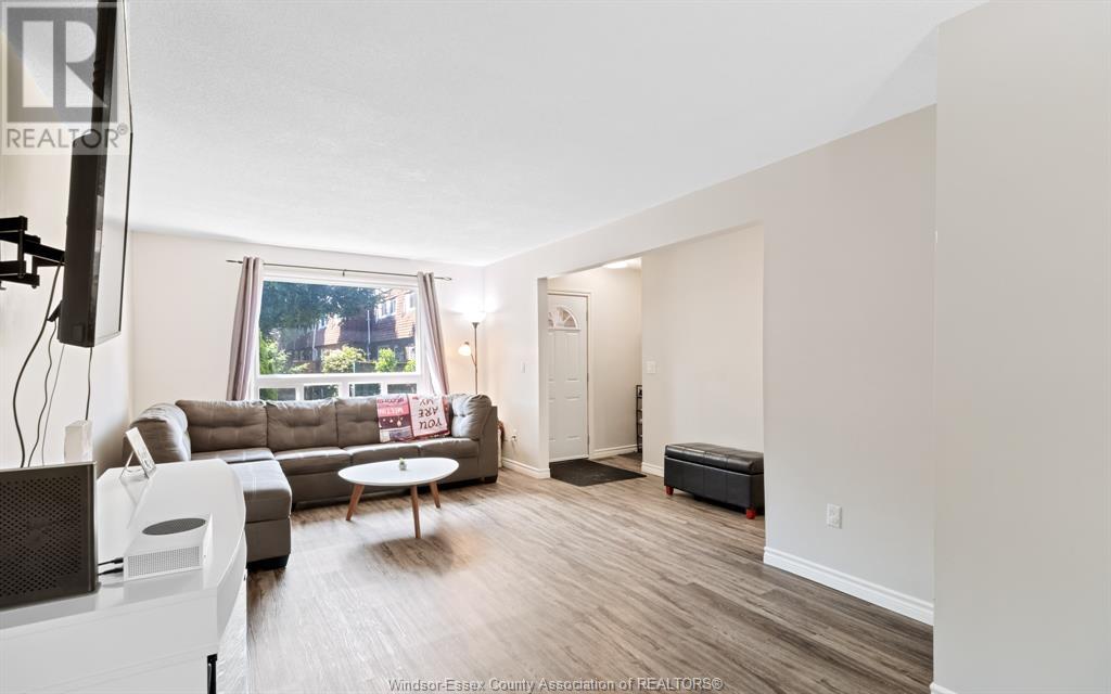 Photo 4 of 5510 Empress, Windsor ON