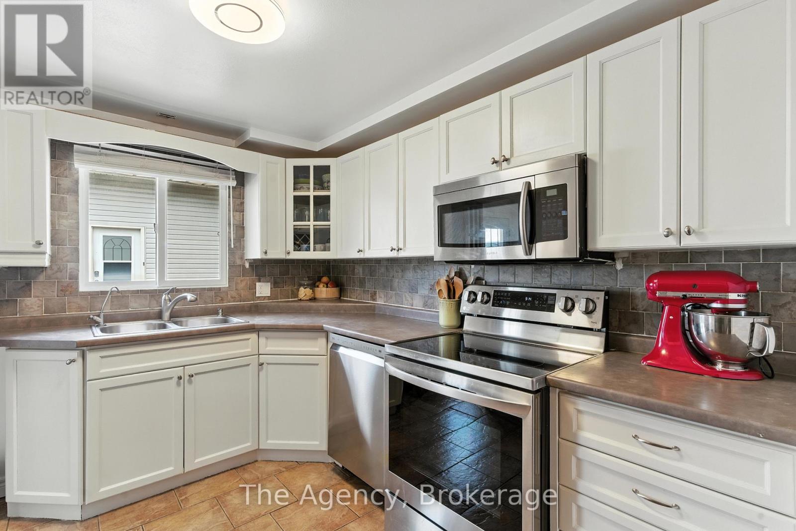 Photo 32 of 43 Elma Street, St Catharines ON