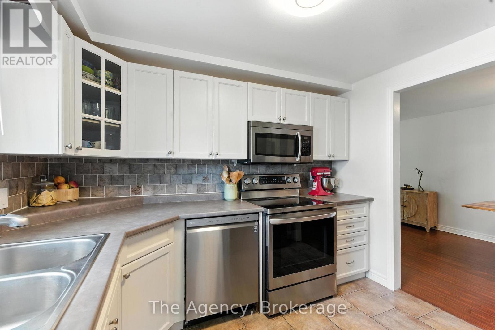 Photo 20 of 43 Elma Street, St Catharines ON