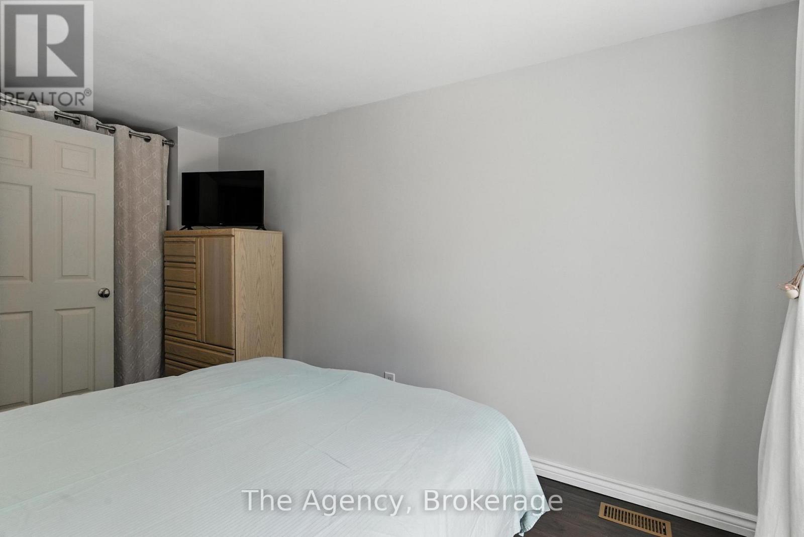 Photo 33 of 43 Elma Street, St Catharines ON