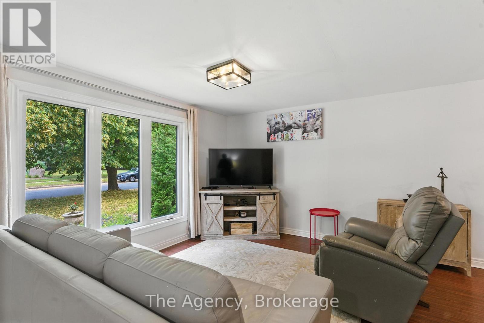 Photo 10 of 43 Elma Street, St Catharines ON