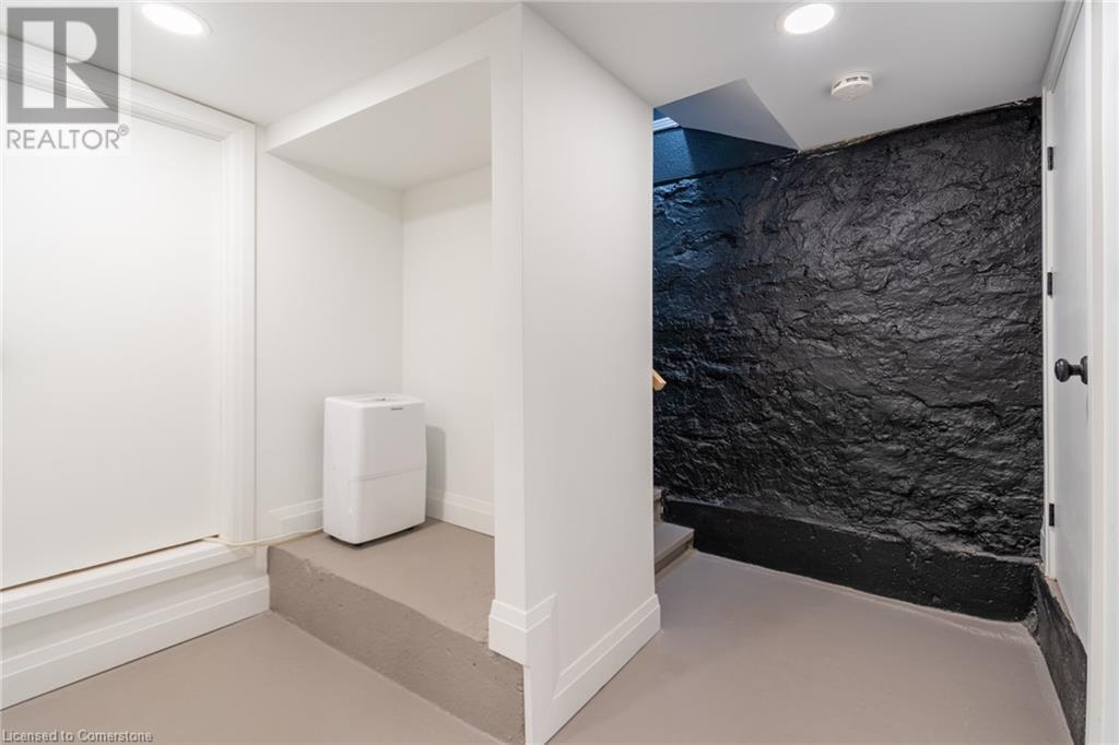 Photo 16 of 299 James Street N, Hamilton ON