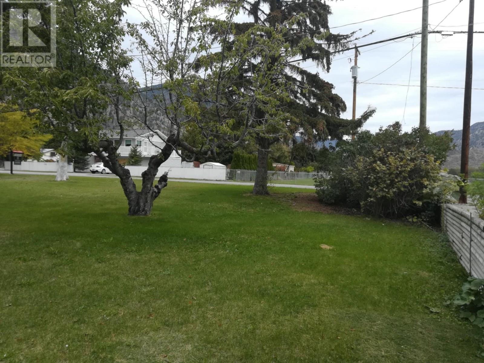  725 2nd Ave Avenue, Keremeos