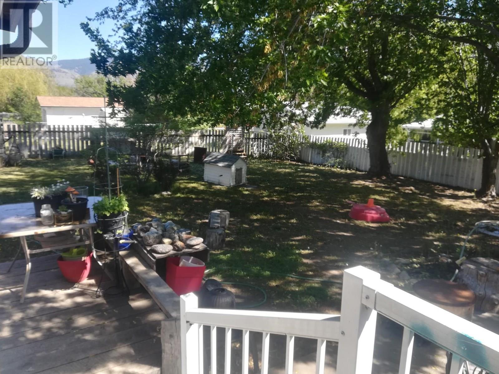  725 2nd Ave Avenue, Keremeos