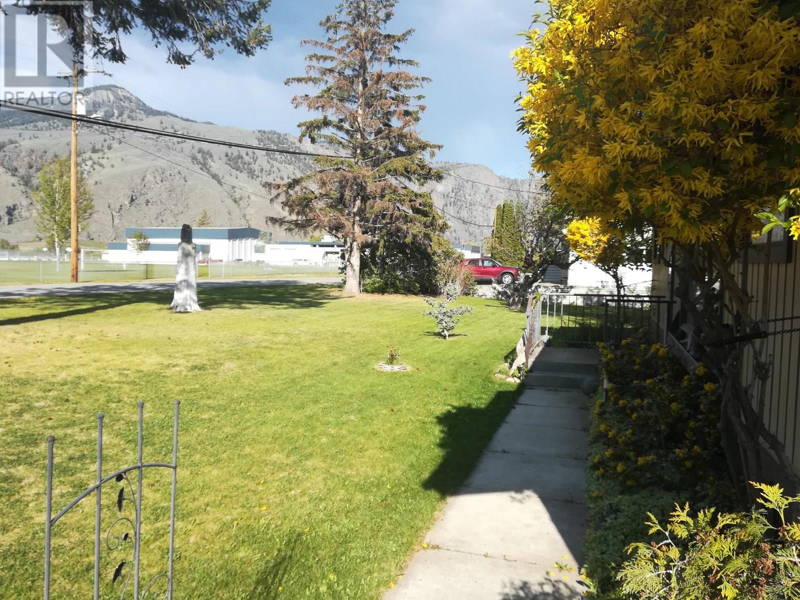  725 2nd Ave Avenue, Keremeos