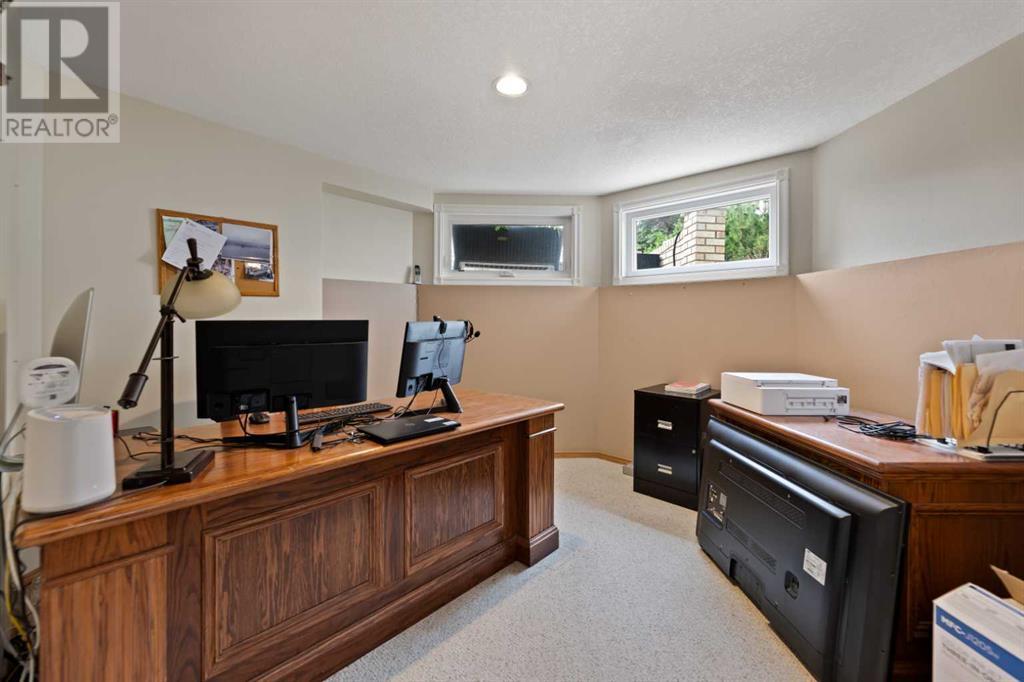 Single Family House Bi-level for Sale in  Coral Keys Villas NE Coral Springs Calgary 