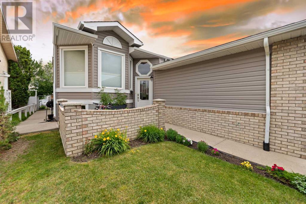 Single Family House Bi-level for Sale in  Coral Keys Villas NE Coral Springs Calgary 