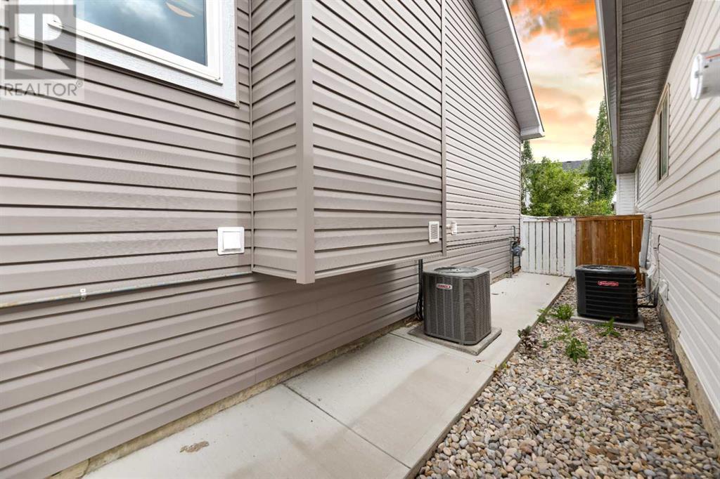 Single Family House Bi-level for Sale in  Coral Keys Villas NE Coral Springs Calgary 