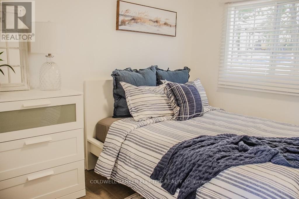 Photo 16 of 18 Bay View Lane, Tudor And Cashel ON