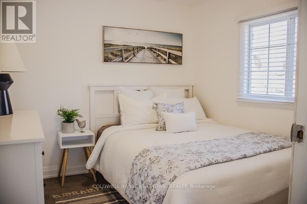 Photo 26 of 18 Bay View Lane, Tudor And Cashel ON