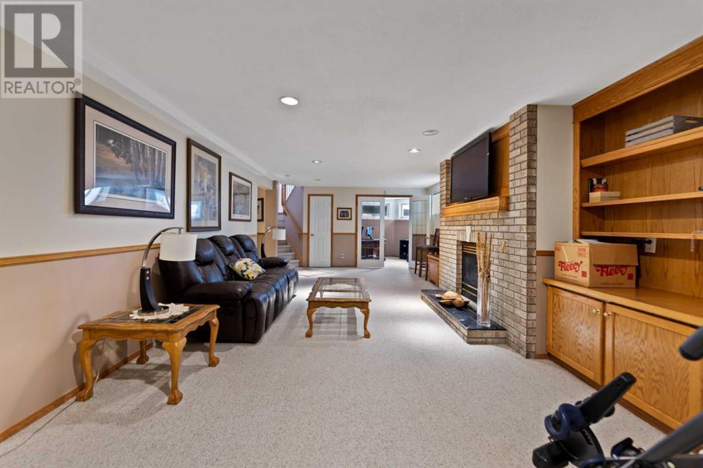 Single Family House Bi-level for Sale in  Coral Keys Villas NE Coral Springs Calgary 