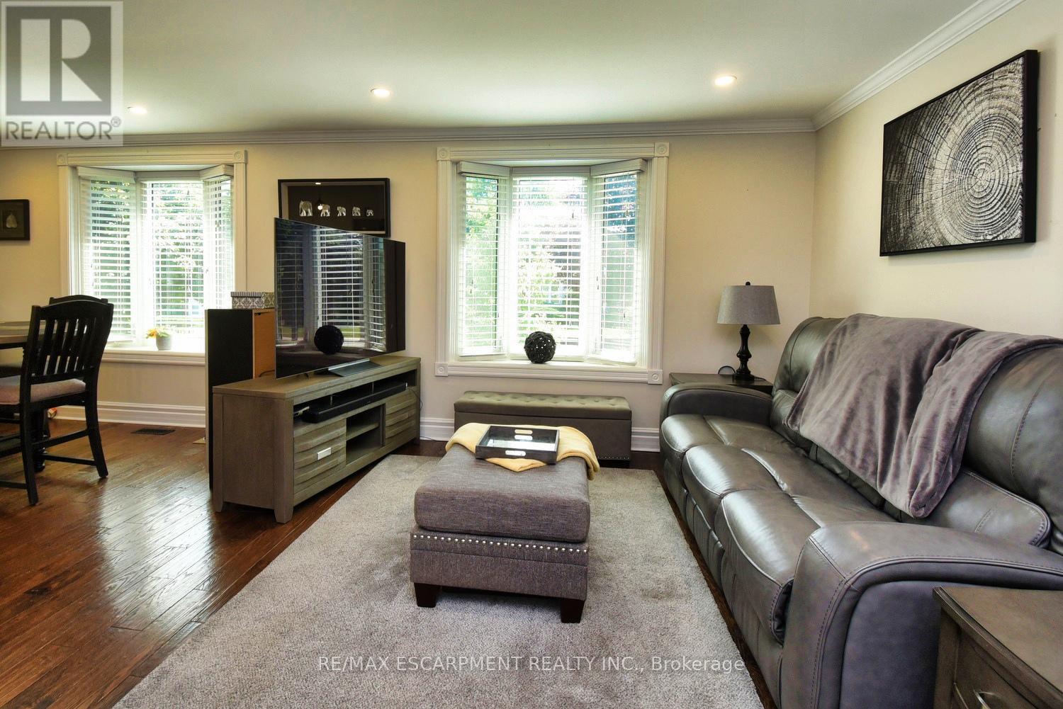 Photo 10 of 59 Yorkdale Crescent, Hamilton ON