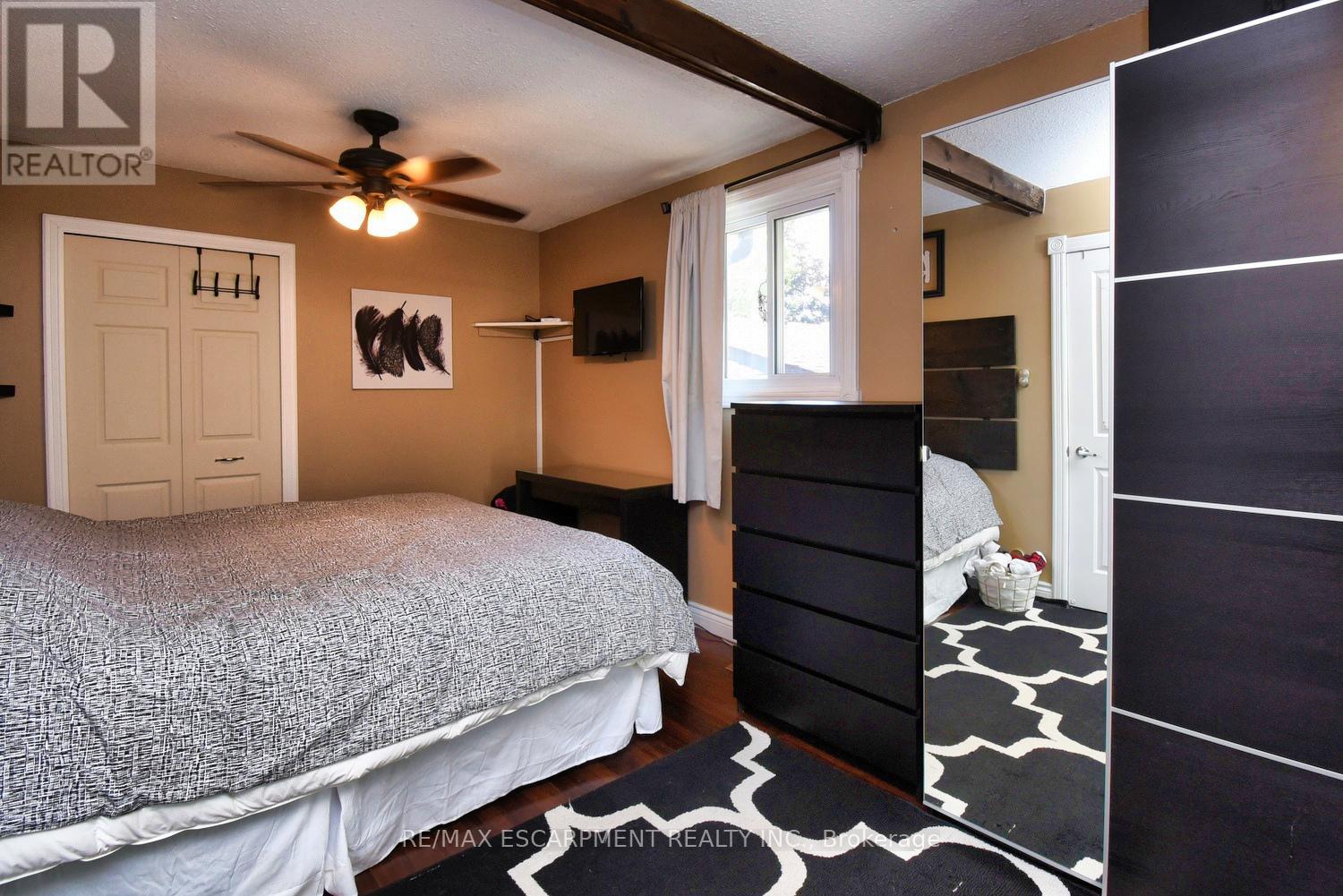 Photo 19 of 59 Yorkdale Crescent, Hamilton ON