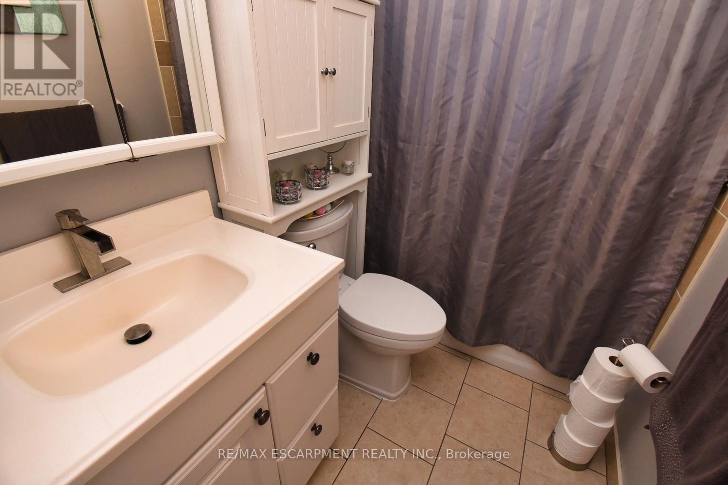 Photo 37 of 59 Yorkdale Crescent, Hamilton ON