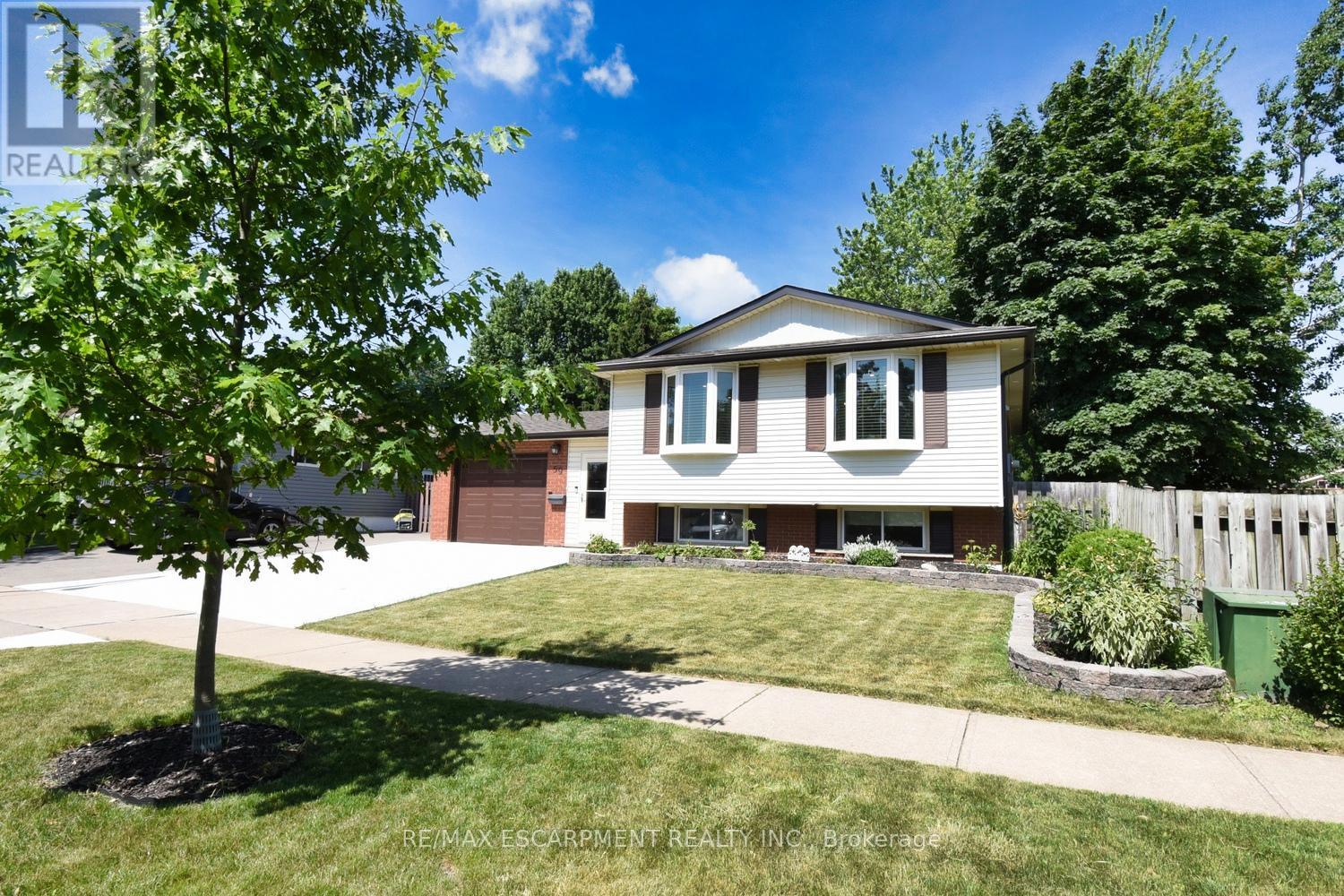 Photo 1 of 59 Yorkdale Crescent, Hamilton ON